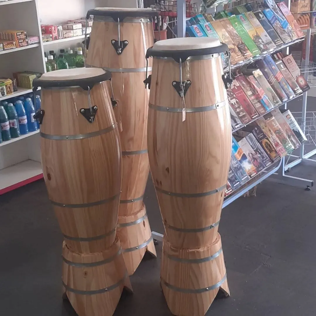 Atabaques de madeira para terreiro